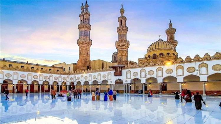 الأزهر يُدينُ استمرار الاعتداءات الإيرانيَّة غير المبرَّرة على دول الخليج وعددٍ من الدول العربية والإسلاميَّة