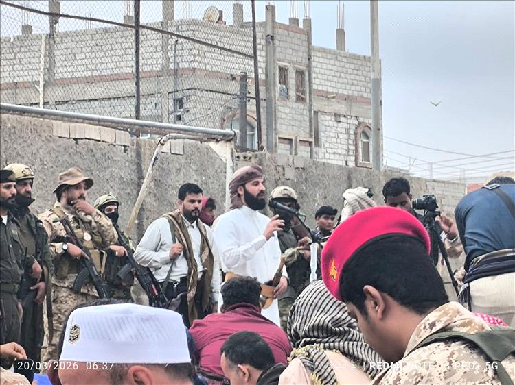 مختار الرباش يبعث برسالة مختلفة من أول أيامه في أبين.. صلاة العيد وخطبة تدعو لطي صفحة الماضي