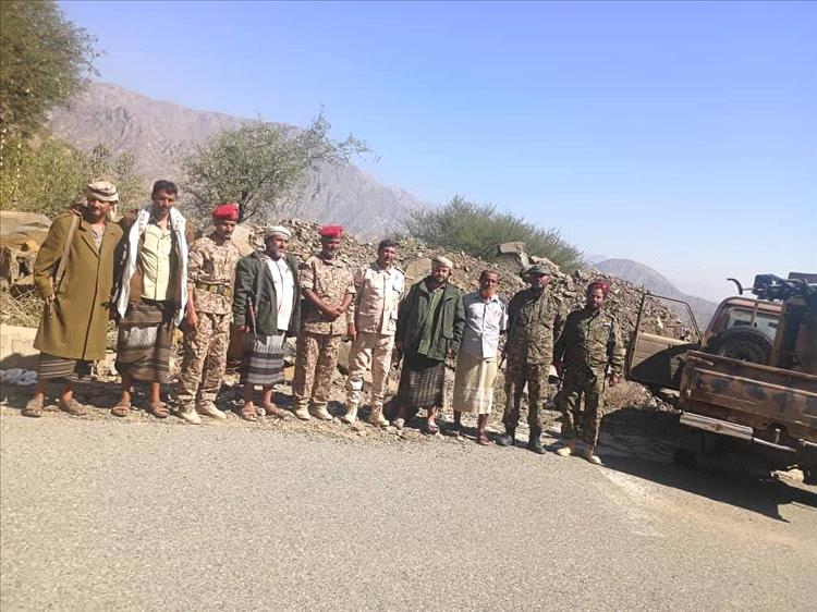 قائد جبهة ثره يزور مواقع المرابطين ويبادلهم التهاني بعيد الفطر