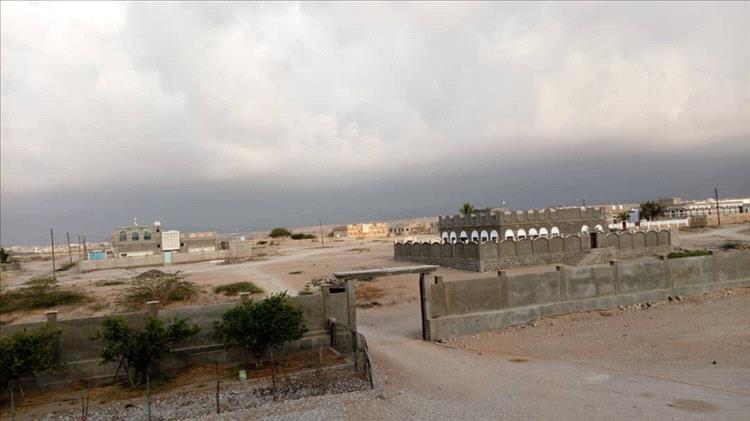 سحب ركامية تغطي سواحل حضرموت.. توقعات بأمطار غزيرة خلال الساعات القادمة