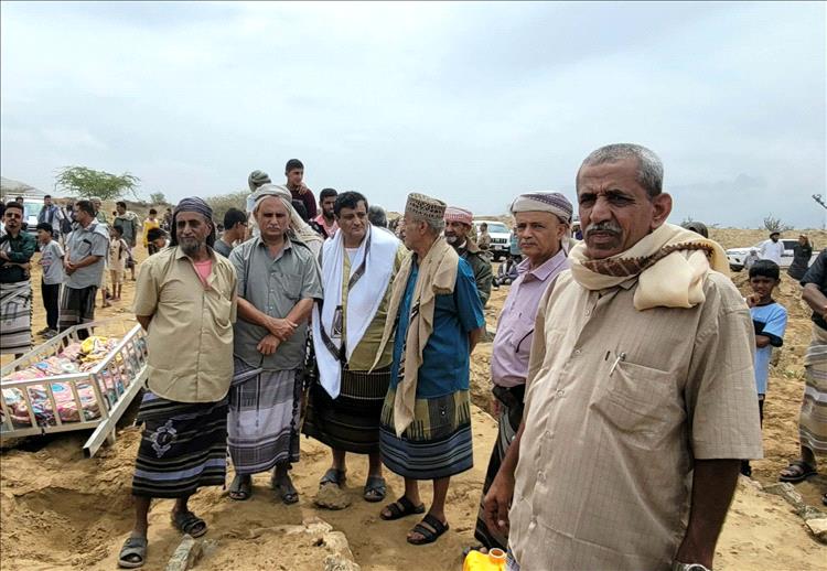 الهدار حفيظ يؤدي واجب العزاء بوفاة عبدالله عمر عبود