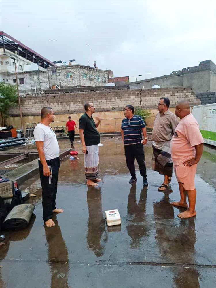 باخبيرة يطلع على أعمال شفط المياه في عدد من مديريات العاصمة المؤقتة عدن