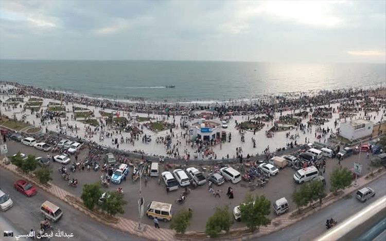 مهرجان "امعيد في تهامة".. محتوى فني تراثي متنوع يجذب مئات الآلاف من زوار الحديدة