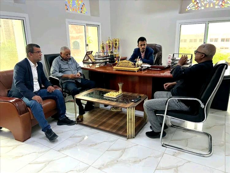 وكيل حضرموت الجيلاني يتفقد الانضباط الوظيفي في عدد من المرافق الحكومية بعد إجازة عيد الفطر المبارك