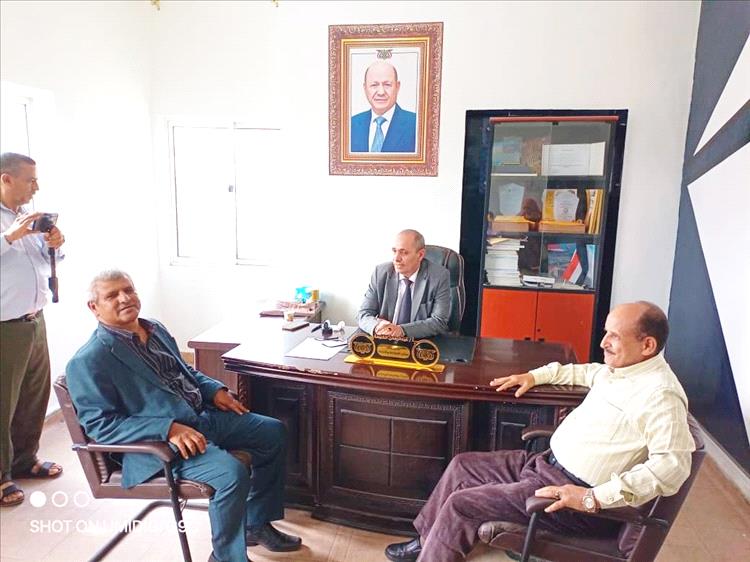 وكيل أول محافظة تعز الدكتور عبدالقوي المخلافي يطلع على الانضباط الوظيفي في المكاتب التنفيذية والمديريات عقب عيد الفطر