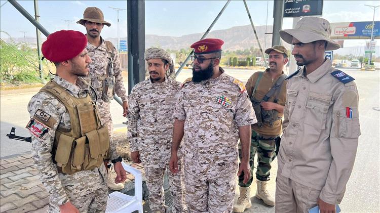 قائد اللواء السابع درع الوطن يقوم بزيارات عسكرية تفقدية لعدد من  النقاط العسكرية بوادي حضرموت