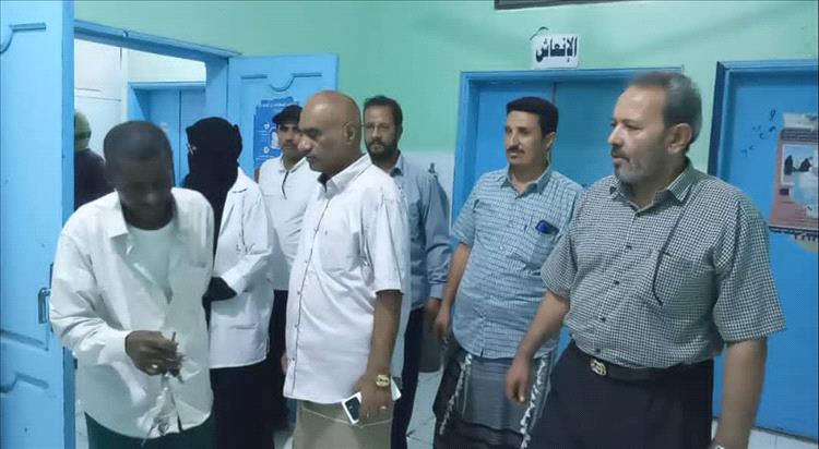 مدير الصحة بأبين يطلع على سير العمل بمستشفى زنجبار ويشيد بمكتب الصحة بزنجبار وادارة المستشفى