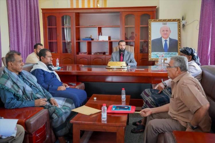 محافظ أبين يعتمد لجنة تقييم الإيرادات لتعزيز الأداء المالي والانضباط القانوني