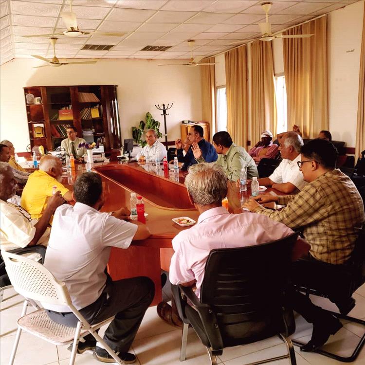 اجتماع صحي في لحج مع أول دوام بعد العيد.. توجيهات حازمة بشأن الانضباط الوظيفي