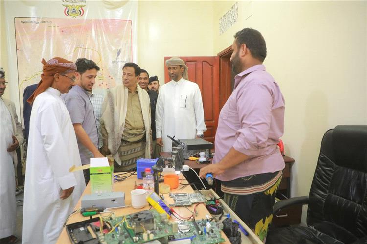 محافظ المهرة يتفقد مستوى الانضباط الوظيفي في أول يوم دوام عقب إجازة عيد الفطر