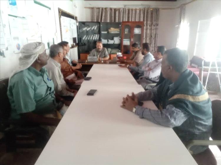 مدير عام صحة أبين يجتمع بمدراء إدارات وأقسام مكتب الصحة