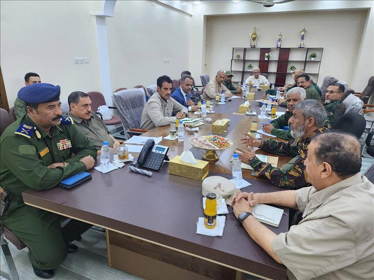 اجتماع أمني هام بعدن يناقش كيفية دمج القوات الأمنية تحت إطار وزارة الداخلية (صور)