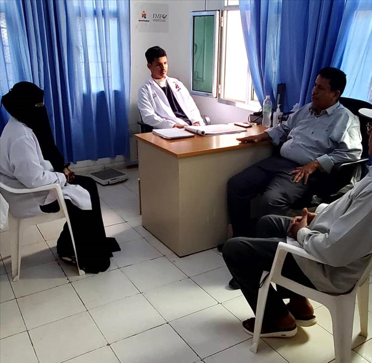 مدير صحة خنفر يتفقد مركز العزل بالكود ويشيد بجهود الكادر الطبي بعد العيد