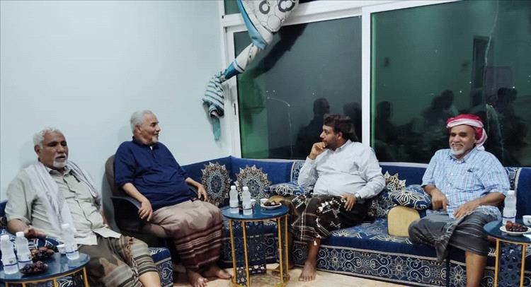 نائب رئيس مؤتمر حضرموت الجامع يزور الشخصية الاجتماعية ورجل الأعمال الشيخ عبدالملك بن مالك