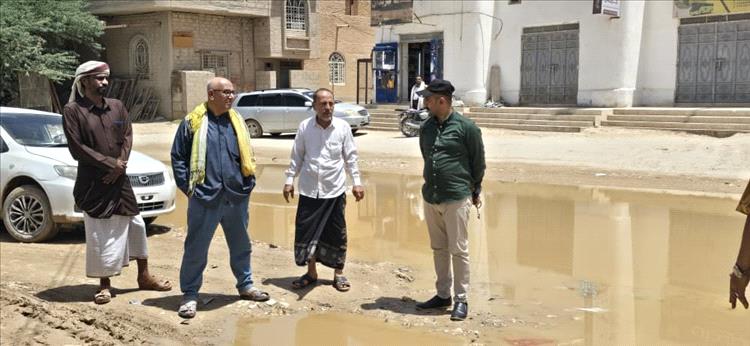 بتوجيهات وكيل محافظة حضرموت:فريق من الأشغال العامة يتفقد خط شحوح ويرفع دراسة باحتياجات المنطقة