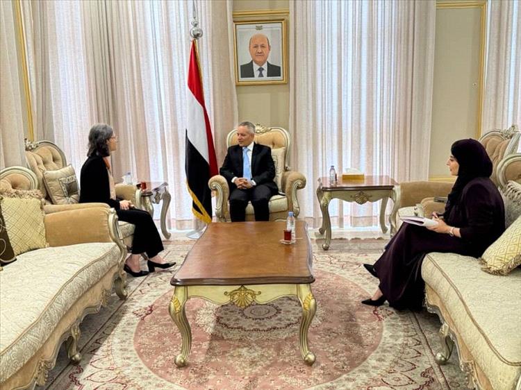 وزير الشؤون الاجتماعية يبحث مع السفيرة الفرنسية تعزيز التعاون الانساني والتنموي