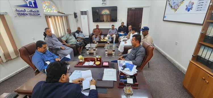 نائب مدير عام الاتصالات السلكية وللاسلكية بساحل حضرموت يترأس اجتماعاً طارئاً لمواجهة تداعيات المنخفض الجوي