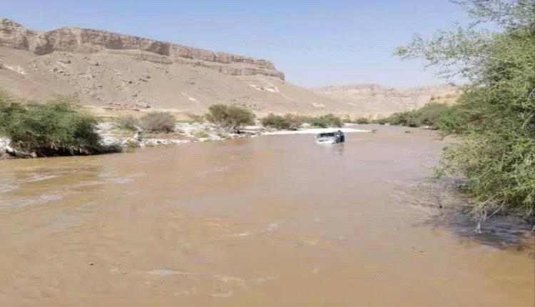 أمطار غزيرة وعواصف رعدية تضرب حضرموت وتحذيرات من تشكل السيول