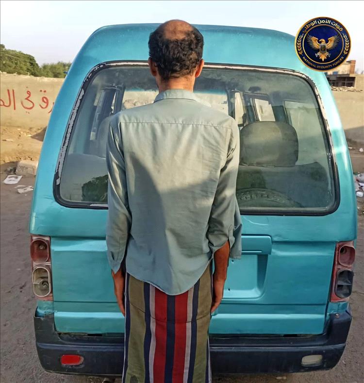 إحباط تهريب باص مسروق في منفذ الرباط بعدن وتوقيف مشتبه به