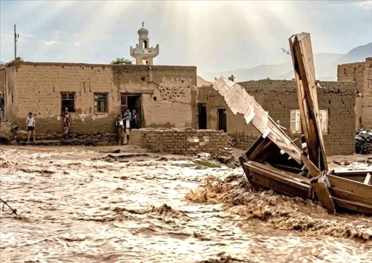 فاجعة السيول في غرب تعز.. 12 ضحية بينهم أطفال وخسائر واسعة في القرى والممتلكات