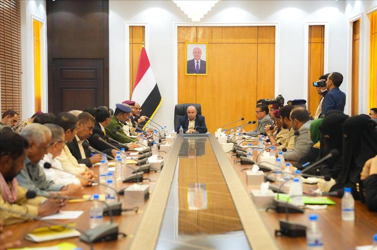 عضو مجلس القيادة الرئاسي محافظ حضرموت يترأس اجتماعاً استثنائياً للمكتب التنفيذي
