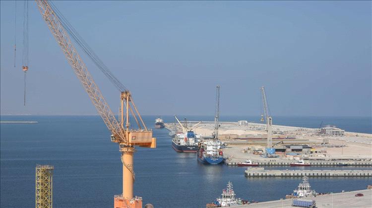 عُمان تستنكر الهجمات على أراضيها وتؤكد التزامها بالحياد والدبلوماسية