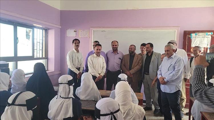 محافظ الضالع يتفقد العملية التعليمية ويؤكد: بناء الإنسان هو هدفنا الأول