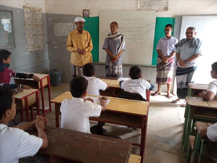 مدير مكتب التربية والتعليم بمودية يتفقد سير العملية التعليمية في مدارس المديرية