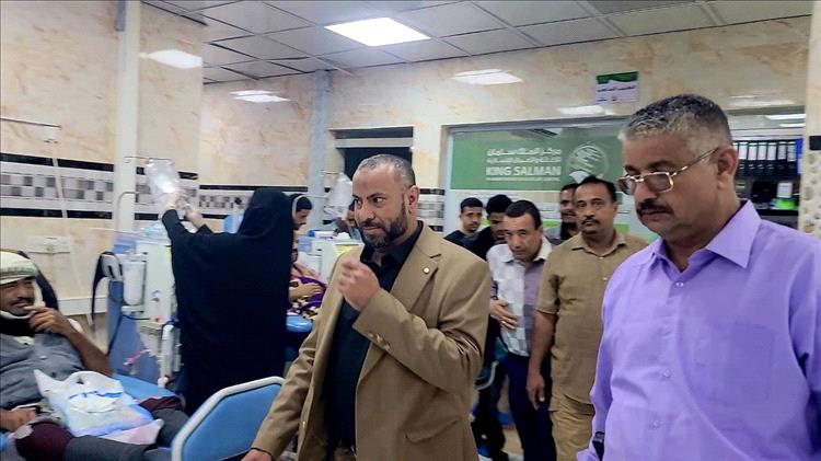 في  لفتة إنسانية ومسؤولة.. محافظ الضالع يتفقد مركز الغسيل الكلوي ويؤكد: "صحة المواطن من أهم  أولوياتنا"