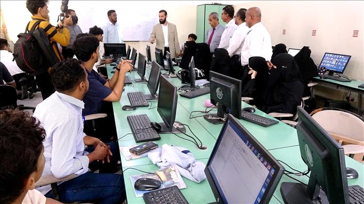 محافظ أبين يزور جامعة أبين ويطلع على سير العملية الدراسية والاكاديمية بكليات الجامعة