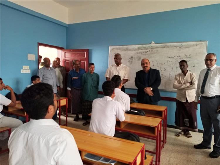 مدير تربية ساحل حضرموت يطلع على سير الدراسة في عدد من مدارس وثانويات منطقة ربوة خلف بمديرية المكلا