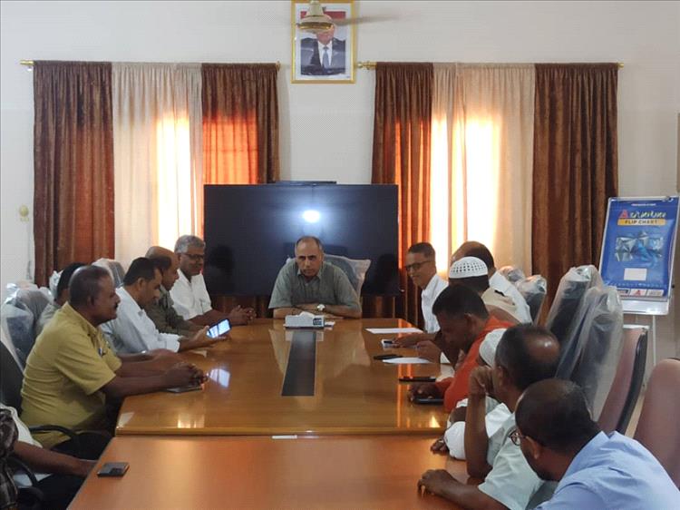 المؤسسة المحلية للمياه والصرف الصحي بوادي حضرموت تقيم عواد عيد الفطر لموظفيها