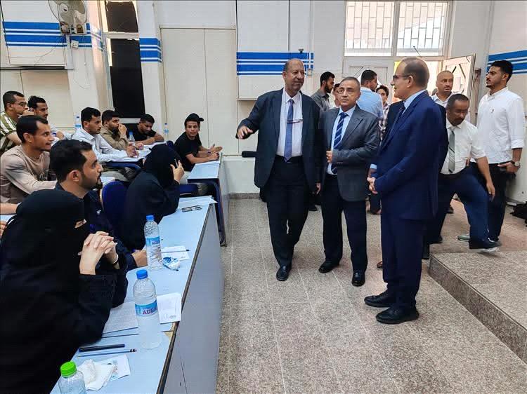 وزير الصحة ورئيس جامعة عدن يدشنان أولى دورات امتحانات الكفاءة المهنية للكوادر الصحية لعام 2026