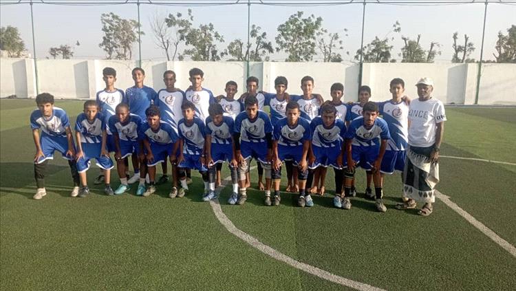 أكاديمية الهلال لكرة القدم بمحافظة لحج تستعد لافتتاح فرع الفيوش رسمياً بتوزيع الفانلات للمشتركين