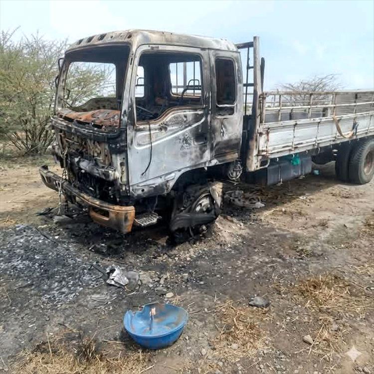 مجهولون يحرقون شاحنة مواطن في المخا