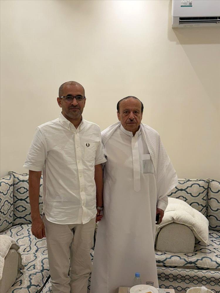 زيارة ودية في الرياض.. رئيس مجلس موانئ خليج عدن يطمئن على صحة الفريق ناصر منصور هادي