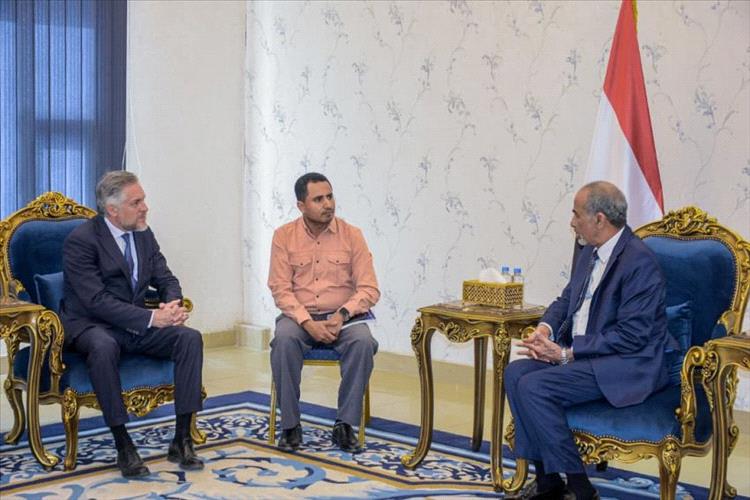 عضو مجلس القيادة الرئاسي محمود الصبيحي يستقبل في عدن سفير الاتحاد الأوروبي