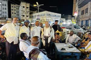 ظهور مفاجئ لرئيس الحكومة اليمنية السابق سالم بن بريك في أحد مقاهي المكلا