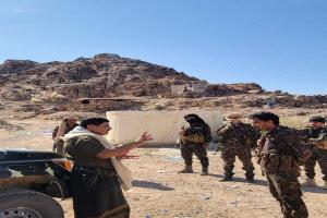 العميد الطوسلي يتفقد الابطال من قوات الامن الخاصة المرابطين في مواقعهم الجديدة بمديرية الصعيد ويشيد بجاهزيتهم ويمنحهم مكرمة عيد الفطر