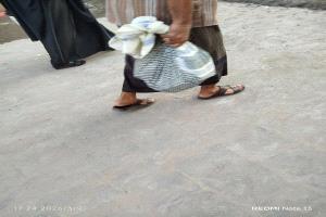 ماجد الداعري: صدمتُ حين رأيت عمي يسير في الشارع يحمل كيسًا مليئًا بمرتبات فئة المئة ريال.. فهل ما زالت تُقبل في السوق؟