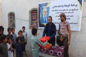 الحديدة.. خلية الأعمال الإنسانية توزع كسوة العيد للأطفال النازحين والأيتام في جبل راس