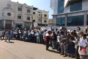 الحميري يناشد القيادة الرئاسية والحكومة إنصاف الموظفين النازحين وصرف مستحقاتهم المتوقفة