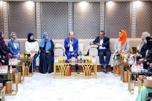 مُعلقًا على اللقاء النسوي برئيس الوزراء.. الداعري: عدن تبقى بخير مابقيت تحتضن مثل هذه اللقاءات