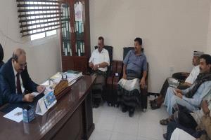 الدغاري يتفقد نشاط مكتب الصناعة والتجارة ويطلع على مستوى الانضباط الوظيفي والدور الرقابي للأسواق