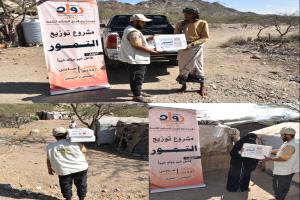 مؤسسة رواد العمل الإنساني للتنمية بأبين توزع تمورًا لـ500 أسرة فقيرة في مديريتي مودية ولودر بدعم فاعل خير