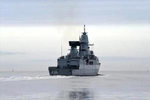 فرقاطة يونانية تؤمن سفنًا تجارية ضمن مهمة "أسبيدس" الأوروبية