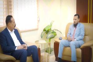 وزير الدولة محافظ العاصمة المؤقتة عدن يناقش مع وزير الأشغال العامة والطرق أولويات الإصلاحات في خطوط السير بالعاصمة