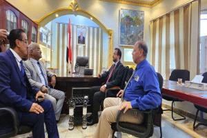 وزير الخدمة المدنية سالم العولقي يشيد بمستوى الانضباط الوظيفي في وزارة الإدارة المحلية