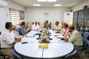 الوكيل المساعد لوزارة النفط يتفقد الانضباط الوظيفي في شركتي "مصافي عدن" و"الاستثمارات النفطية"