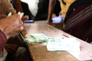 حرمان متكرر وخصومات مثيرة للجدل.. جنود يشكون العبث برواتبهم في اللواء 32 مشاة